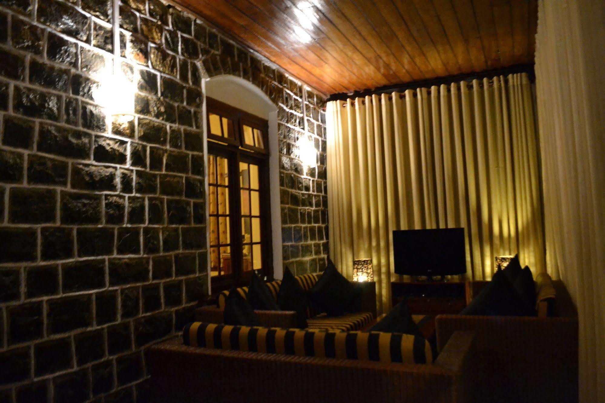 Brockenhurst Bungalow Нувара-Элия Экстерьер фото